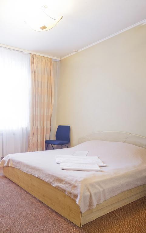 Motel Ivano-Frankivsk Habitación foto